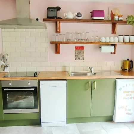 Unboring Let, Ballina, Mayo Nyaraló *